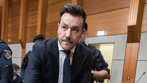 René Benko 629 gün sonra serbest kaldı: Ayak bileziyle ev hapsine geçiyor