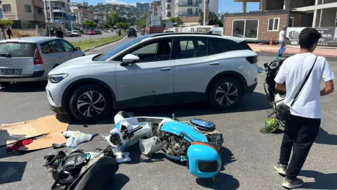 Antalya'da çocuklarını almaya giden anne motosiklet kazasında can verdi