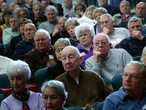 Dünya nüfusunda tarihi kırılma: 65 yaş üstü sayısı 5 yaş altını geçti, fark 2050'ye kadar iki kata çıkacak