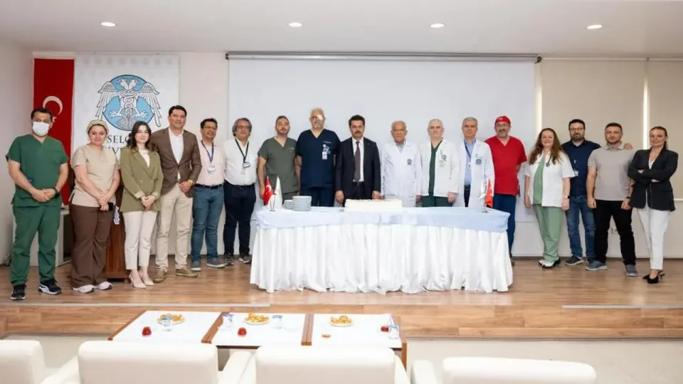 Selçuk Üniversitesi Tıp Fakültesi'nde Robotik Cerrahide 300. Operasyon Başarıyla Tamamlandı görseli
