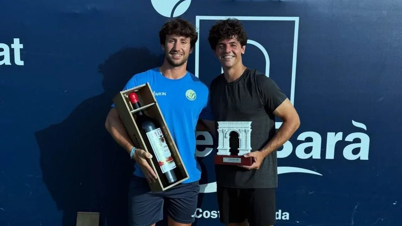 Milli Tenisçi Yankı Erel İspanya'da Şampiyonluk Kupasını Kaldırdı Milli Tenisçi Yankı Erel İspanya'da Şampiyonluk Kupasını Kaldırdı