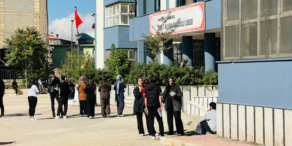 Yüksekova'da KPSS Ön Lisans sınavına 4 bin 272 aday girdi görseli