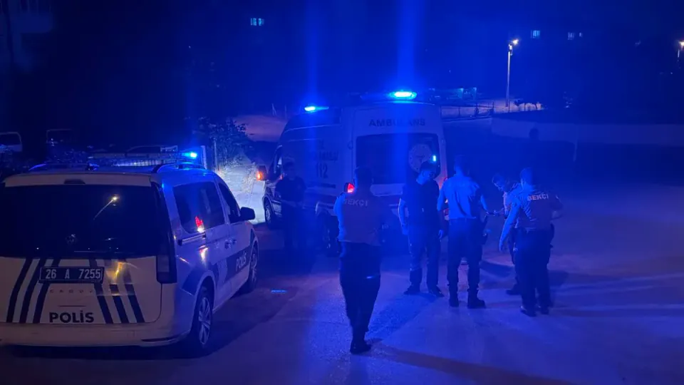 Eskişehir'de Sahte Plakalı Araç Dehşeti: Kaçış Sırasında Bekçi Yaralandı görseli