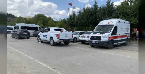 Elazığ'da Hazar Gölü'nde gezi teknesi battı: 7 kişi kurtarıldı