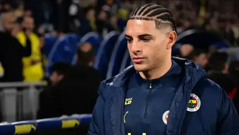 Fenerbahçe'de Diego Carlos Krizi: Sağlık Kontrolüne Gelmedi