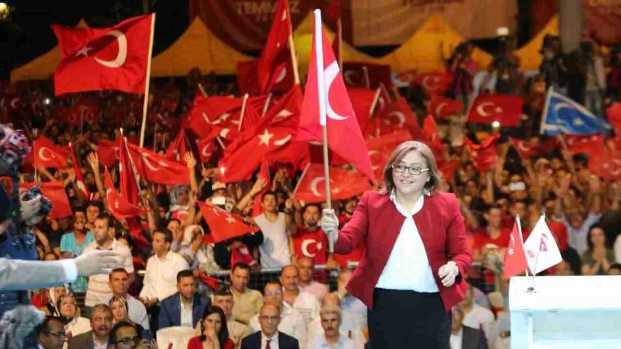 Fatma Şahin'den 15 Temmuz Demokrasi ve Milli Birlik Günü Mesajı Fatma Şahin'den 15 Temmuz Demokrasi ve Milli Birlik Günü Mesajı