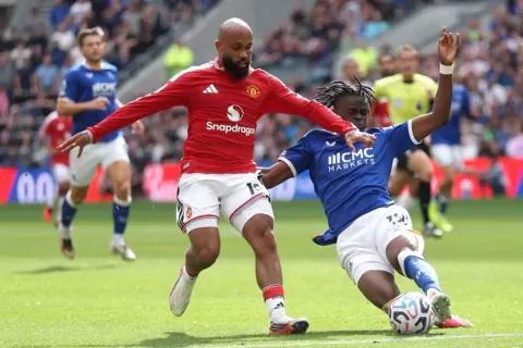 Everton evinde Manchester United'ı 2-2'yle durdurdu