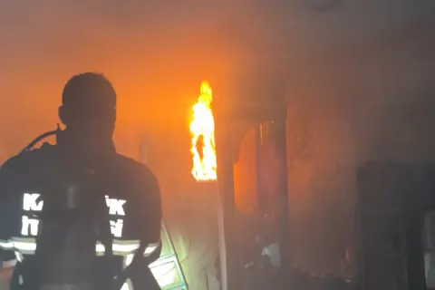 Karabük'te apartman yangını: 2 kişi dumandan etkilendi, hastaneye kaldırıldı