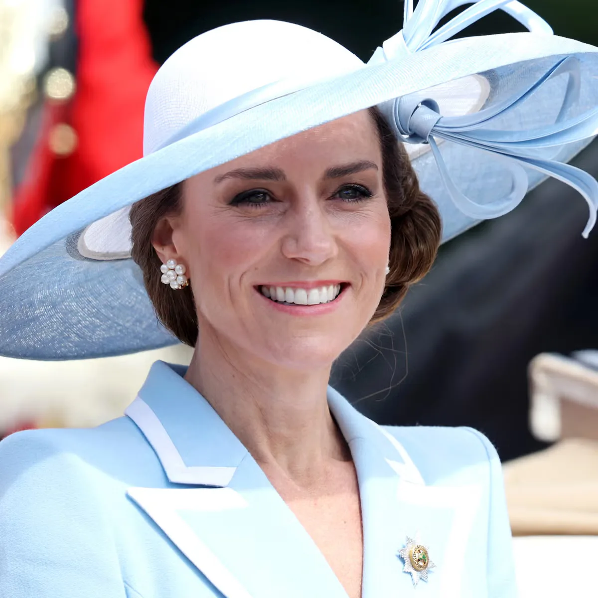 Kate Middleton'dan Trooping the Colour'da Zarif Dönüş: Diana Detayı Dikkat Çekti Kate Middleton'dan Trooping the Colour'da Zarif Dönüş: Diana Detayı Dikkat Çekti