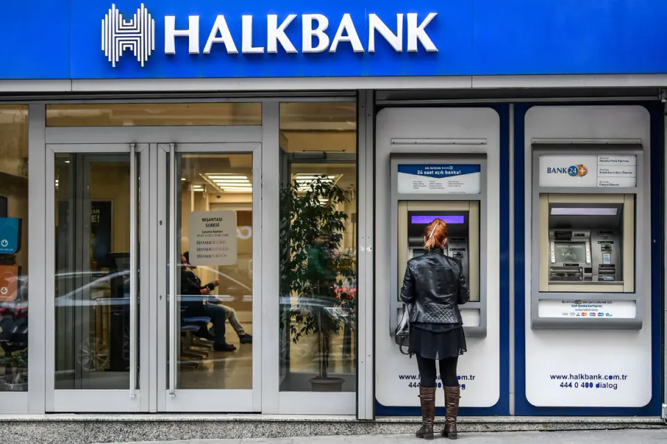 Halkbank İran Yaptırımları Davası Düşürüldü: ABD Adalet Bakanlığı Talebi Kabul Edildi görseli