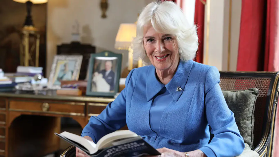 Kraliçe Camilla, Kral Charles'in akşam yemeğinden önceki 'dikkat dağıtma' yöntemini anlattı görseli