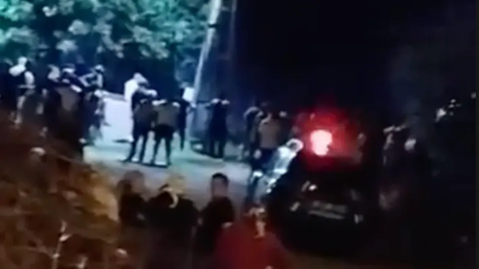 Yüreğir'de evde çıkan yangını vatandaşlar söndürdü: İtfaiye müdahalesine gerek kalmadı görseli
