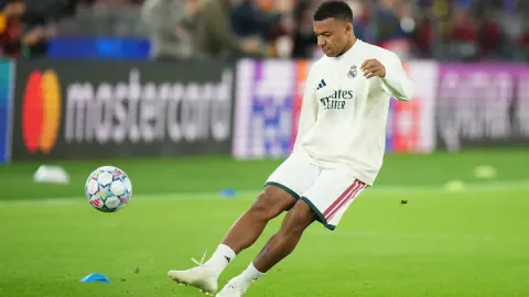 Mbappé, Şampiyonlar Ligi'nde en genç 'yüz' oldu: 27 yaşında Messi rekorunu kırdı