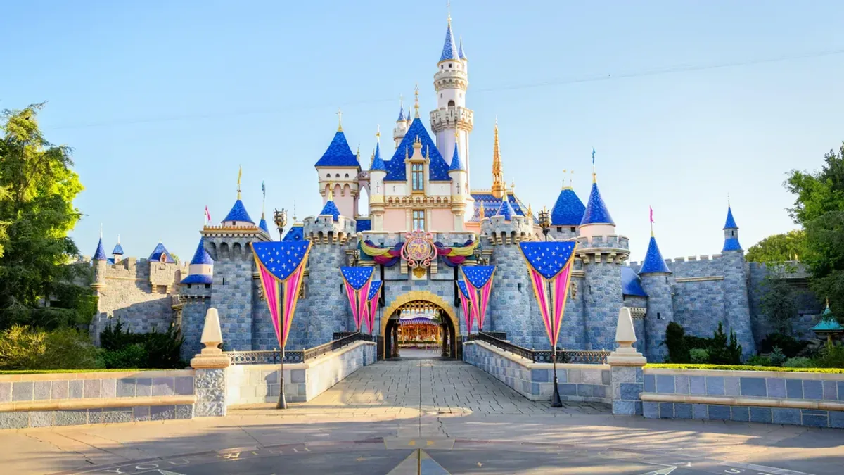 Disney'den 2026 Vizyonu: Yeni Roller Coaster ve Monstropolis Detayları Disney'den 2026 Vizyonu: Yeni Roller Coaster ve Monstropolis Detayları