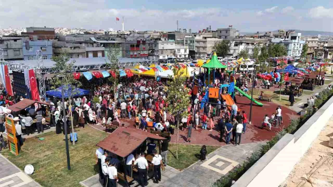 Gaziantep'te Yeni Sosyal Yaşam Merkezi: Hayat Projesi Fırat Mahallesi Parkı Açıldı Gaziantep'te Yeni Sosyal Yaşam Merkezi: Hayat Projesi Fırat Mahallesi Parkı Açıldı