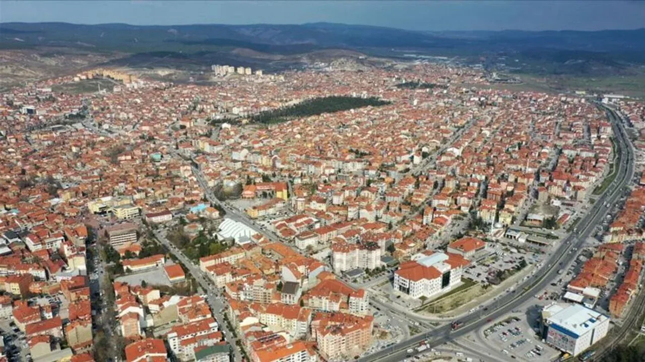 Kütahya Tavşanlı'da İki Taşınmaz İcra Yoluyla Satışa Çıkarıldı Kütahya Tavşanlı'da İki Taşınmaz İcra Yoluyla Satışa Çıkarıldı