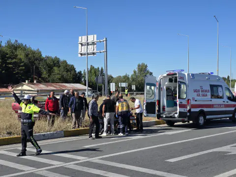 Sivas'ta çarpışma: 3 yaralı, 2'si ağır bakımda