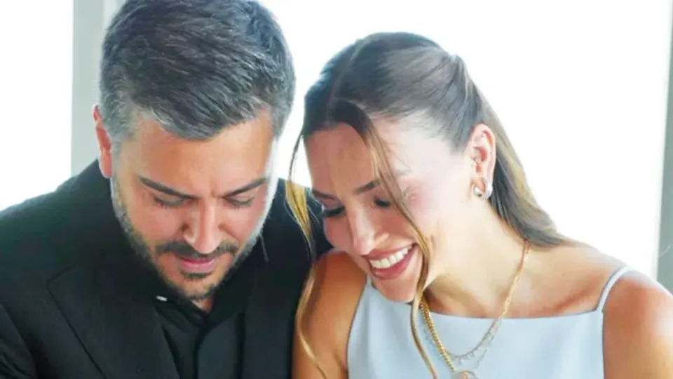 Oktay Kaynarca ve Derya Uluğ'dan Sürpriz Karar: Nişanlandılar görseli
