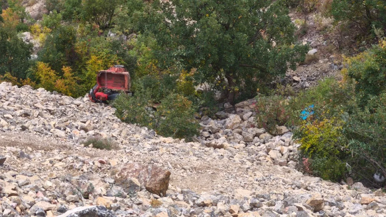 Tunceli'de kaybolan motosiklet sürücüsü Erzincan'da uçurumda ölü bulundu Tunceli'de kaybolan motosiklet sürücüsü Erzincan'da uçurumda ölü bulundu