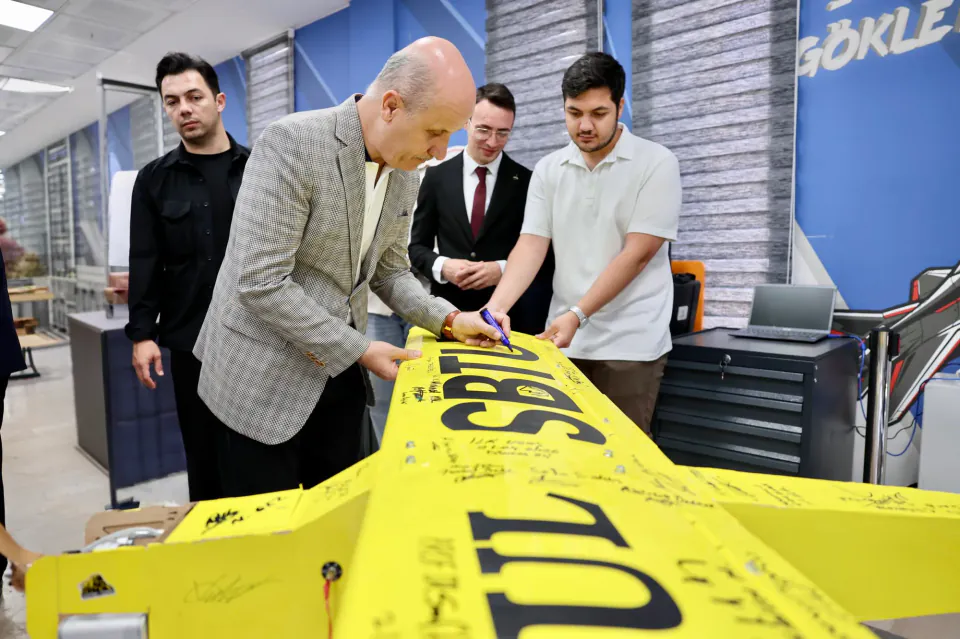 YÖK Başkanı Özvar'dan SBTÜ'nün Uygulamalı Eğitim Modeline Tam Not görseli