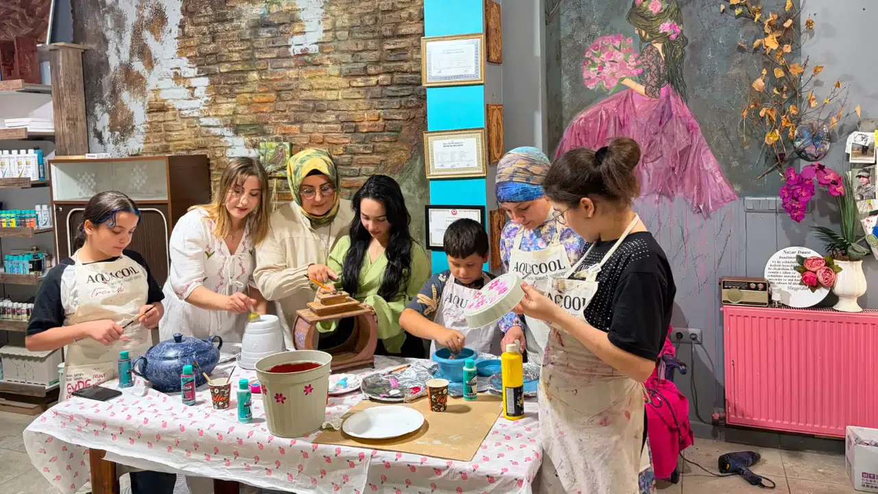 Saksı Tasarım Atölyesi ile Sıradan Objeler Sanat Eserine Dönüştü Saksı Tasarım Atölyesi ile Sıradan Objeler Sanat Eserine Dönüştü