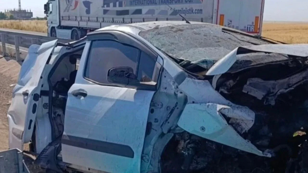 Nusaybin'de Feci Kaza: Kontrolden Çıkan Araç Bariyerlere Çarptı, 1 Ölü 2 Yaralı Nusaybin'de Feci Kaza: Kontrolden Çıkan Araç Bariyerlere Çarptı, 1 Ölü 2 Yaralı