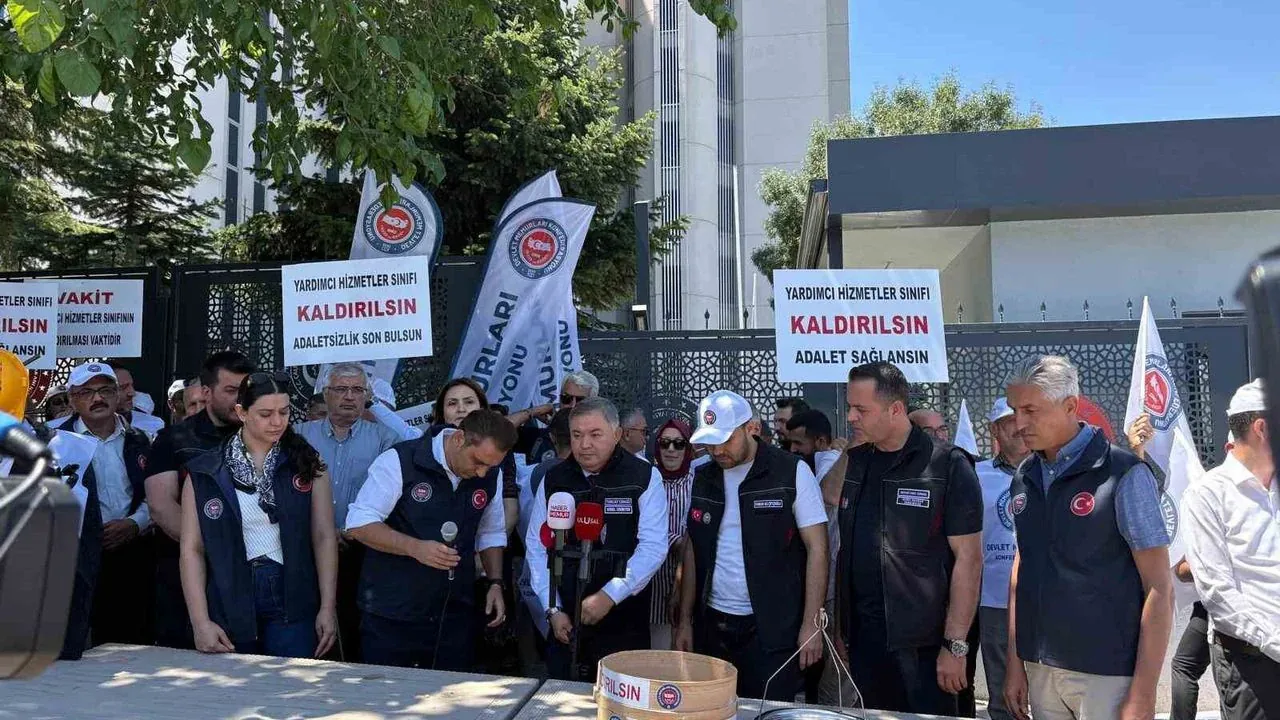 140 Bin Memur İçin Kritik Talep: Yardımcı Hizmetler Sınıfı Kaldırılsın 140 Bin Memur İçin Kritik Talep: Yardımcı Hizmetler Sınıfı Kaldırılsın