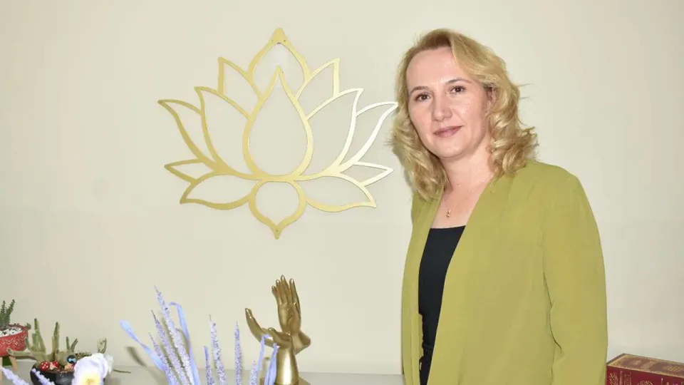 Derya Şener: Olumsuz Söylem Hayatı Sınırlar, 'Nasıl Çıkarım?' Diyen Kazanıyor görseli