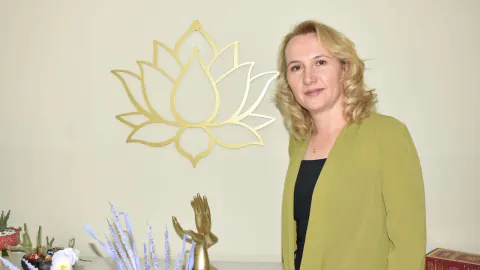 Derya Şener: Olumsuz Söylem Hayatı Sınırlar, 'Nasıl Çıkarım?' Diyen Kazanıyor