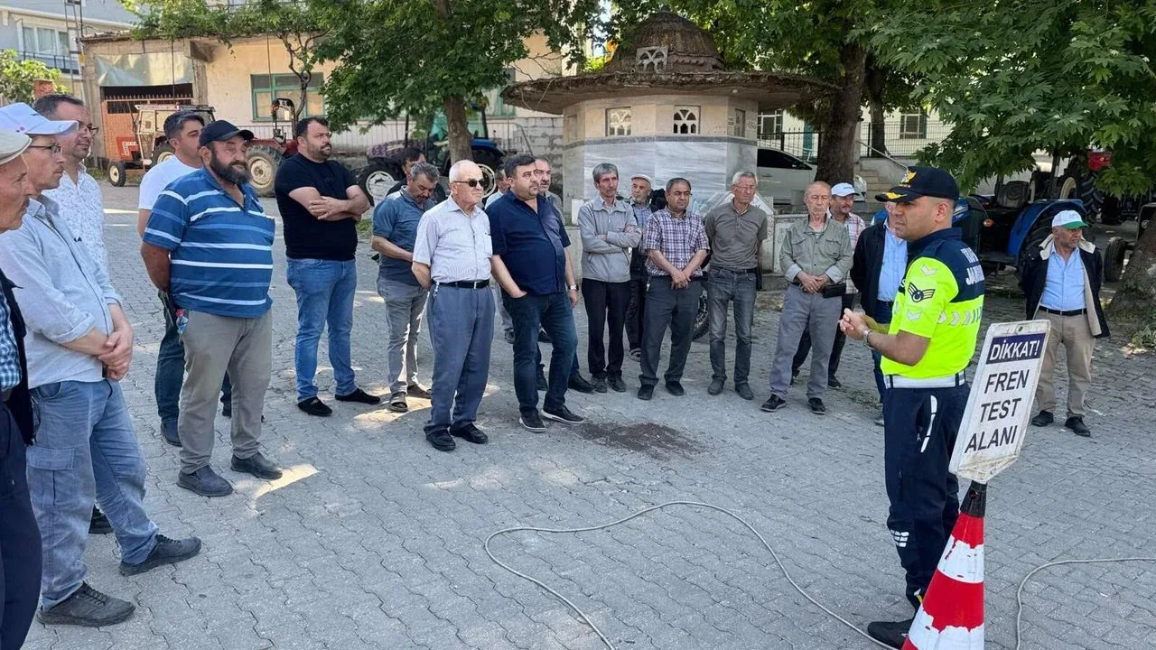 Bilecik'te Çiftçilere Hayat Kurtaran Eğitim: Traktörlerde Kritik Detaylar Bilecik'te Çiftçilere Hayat Kurtaran Eğitim: Traktörlerde Kritik Detaylar