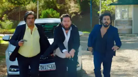 Bizim Semtin Çocukları Filmi Konusu ve Oyuncu Kadrosu: Kimler Rol Alıyor?