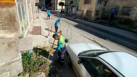 Kütahya Belediyesi'nden şehir merkezinde kapsamlı temizlik çalışması