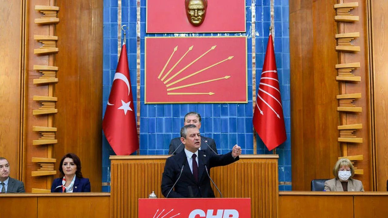 CHP'de 'Mutlak Butlan' Krizi: Özgür Özel'den 'Darbe ve Kumpas' Çıkışı CHP'de 'Mutlak Butlan' Krizi: Özgür Özel'den 'Darbe ve Kumpas' Çıkışı