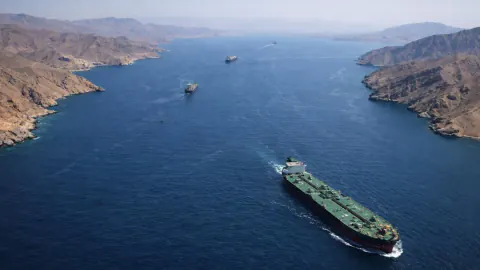 İran Gemileri ABD Ablukasını Deldi: Stratejik Geçiş Tamamlandı