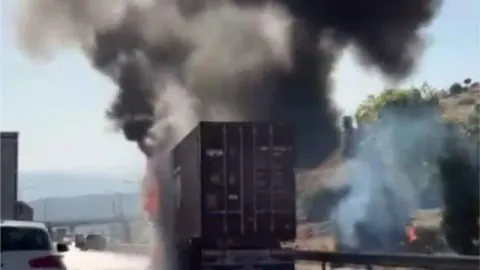 Mersin'de Çikolata Yüklü Tırda Yangın