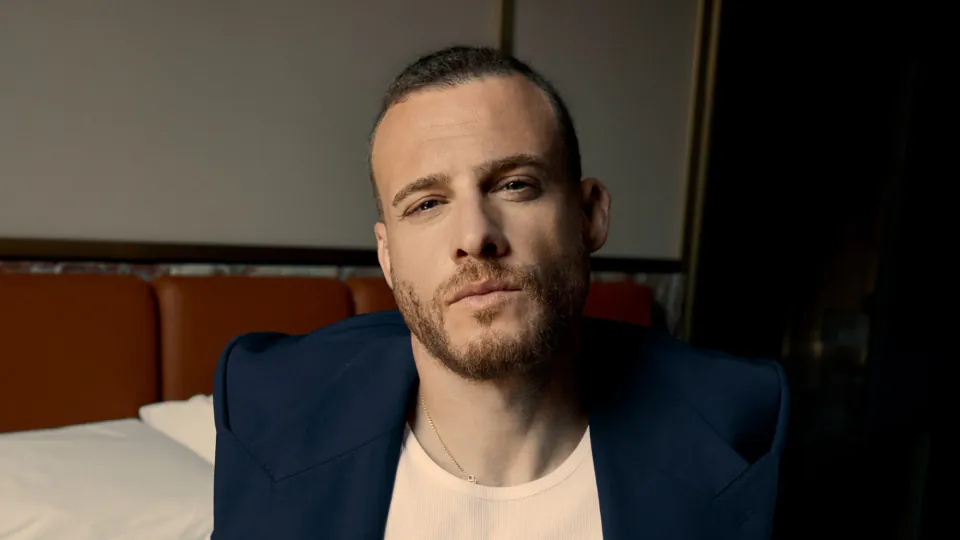 Kerem Bürsin'den Anlamlı Hareket: Azerbaycan Onuruna Cilt Kanseri Uyarısı görseli