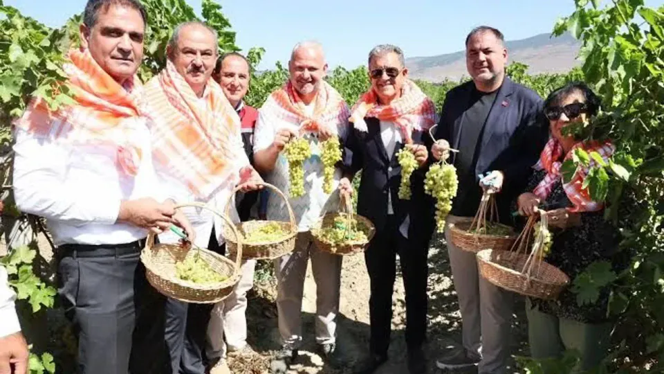 Menemen'de Bağ Bozumu Şenliği: Başkan Pehlivan "Üreterek güçleneceğiz" dedi görseli