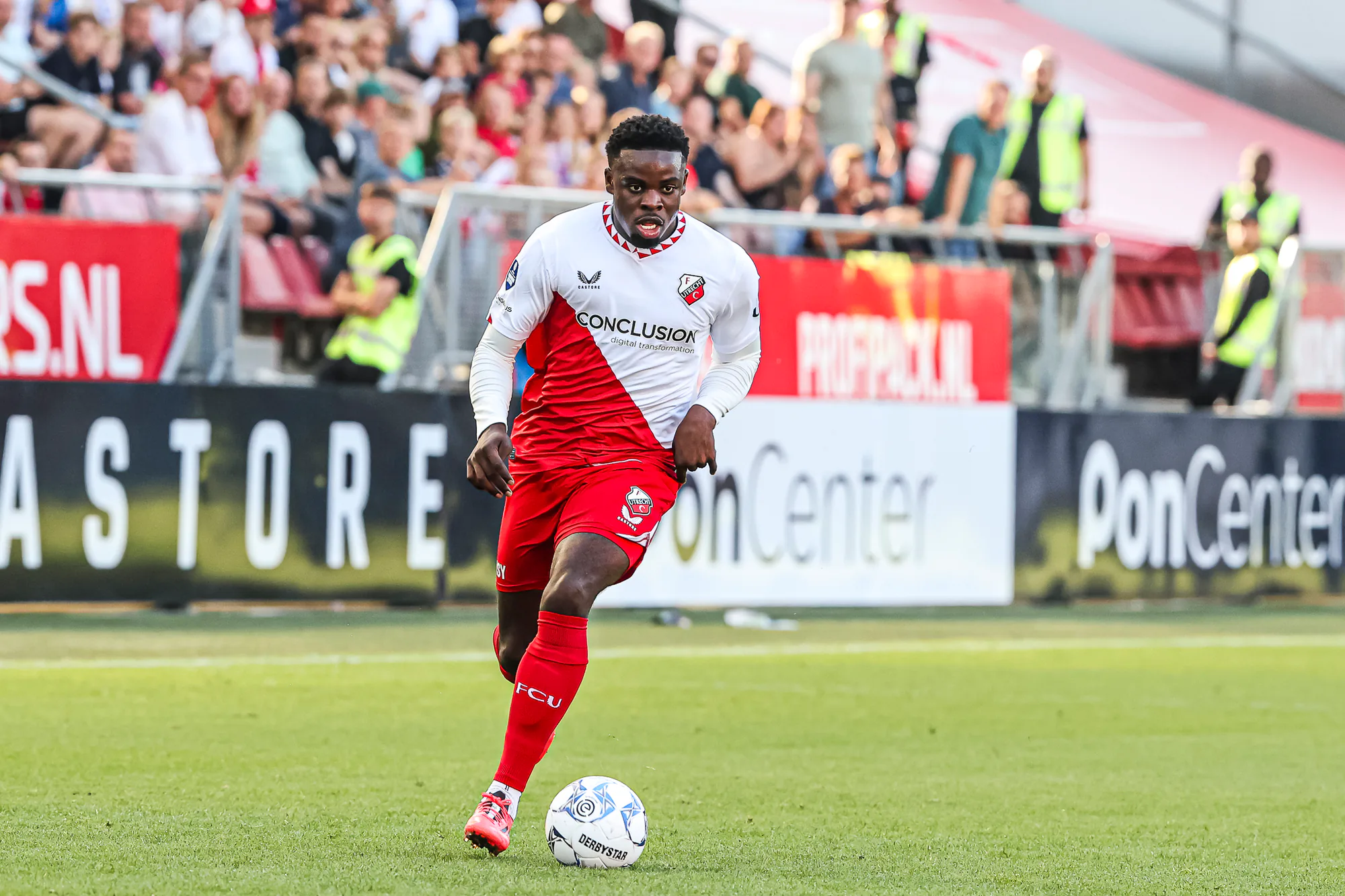 FC Utrecht'te Orta Saha Hamlesi: Joris van Overeem Dönüyor FC Utrecht'te Orta Saha Hamlesi: Joris van Overeem Dönüyor