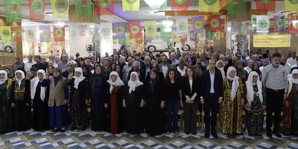 DBP Hakkari'de il eşbaşkanlarını belirledi: Pınar Yalçın ve Fuat Taşkın DBP Hakkari'de il eşbaşkanlarını belirledi: Pınar Yalçın ve Fuat Taşkın