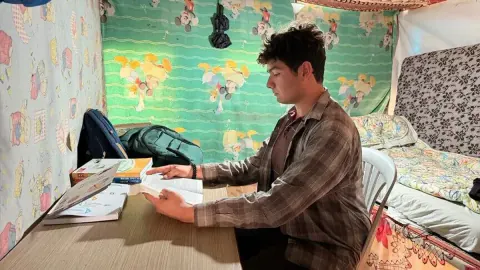 12 yıl naylon çadırda yaşadı, Hacettepe Tıp'ı kazandı: Ahmet'in 636. sıradaki zaferi