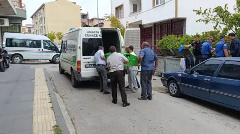 Amasya'da Yüzevler Mahallesi'nde 64 yaşındaki Alican Er evinde ölü bulundu