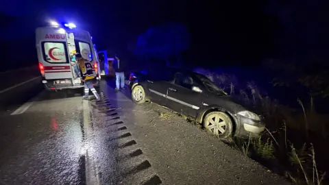 Kastamonu Tosya'da refüje çarpan araç karşı şeride geçti: 1 yaralı