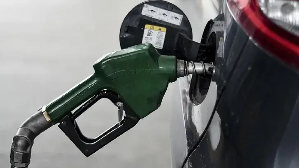 Akaryakıta Çifte Zam Kapıda: Benzin ve Motorin Fiyatları Ne Kadar Olacak? Akaryakıta Çifte Zam Kapıda: Benzin ve Motorin Fiyatları Ne Kadar Olacak?