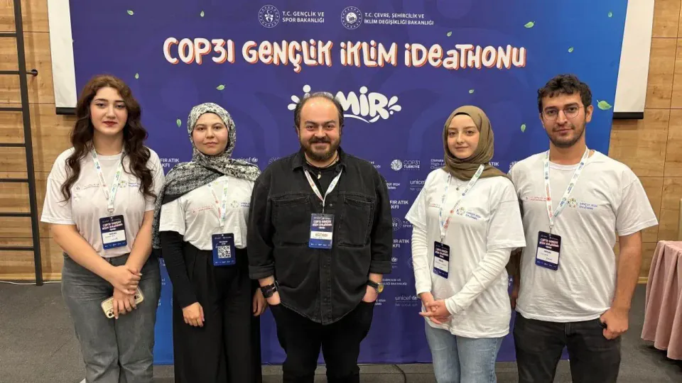 KBÜ'lü Melike ve Takımı, COP31 Gençlik İklim Ideathonu'nda E-0 Projesiyle Birinci Oldu görseli