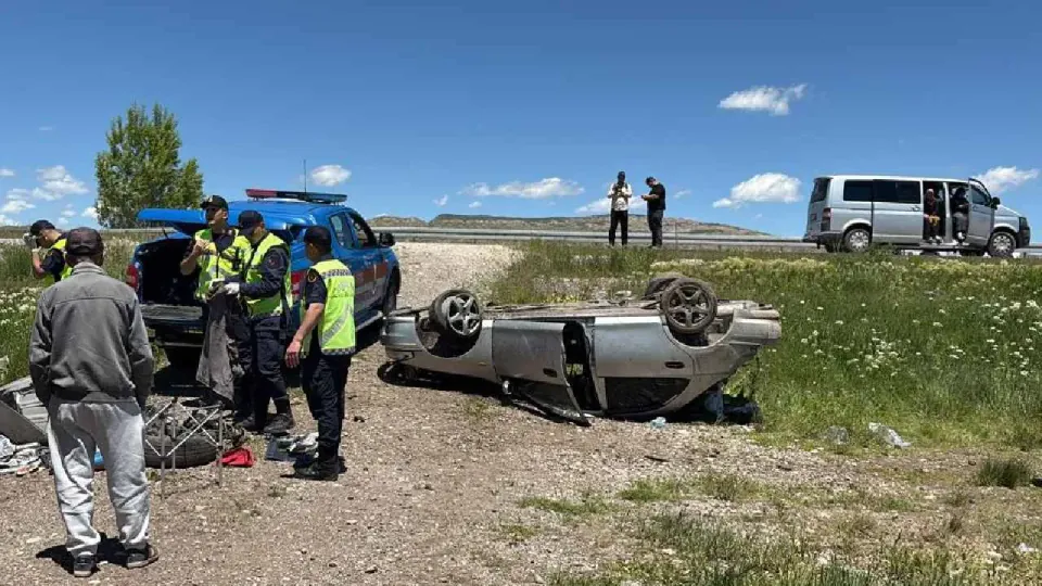 Sivas-Erzincan Yolunda Kaza: Aynı Aileden 4 Kişi Yaralandı görseli