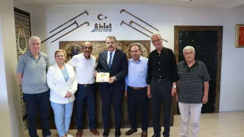 Manisa Ahlat Derne i'nden Kaymakam Özgür Kaya'ya Anlamlı Ziyaret