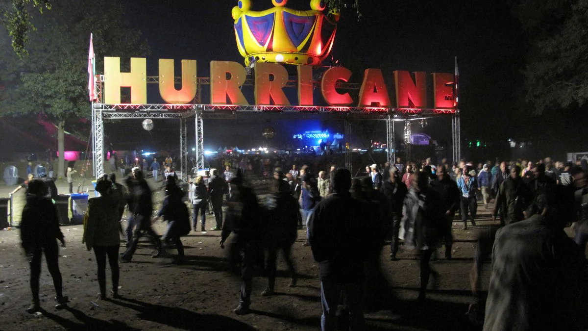 Hurricane Festival'de Giriş Kuyrukları ve Beklenmedik Hava Koşulları Hurricane Festival'de Giriş Kuyrukları ve Beklenmedik Hava Koşulları