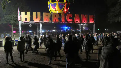 Hurricane Festival'de Giriş Kuyrukları ve Beklenmedik Hava Koşulları