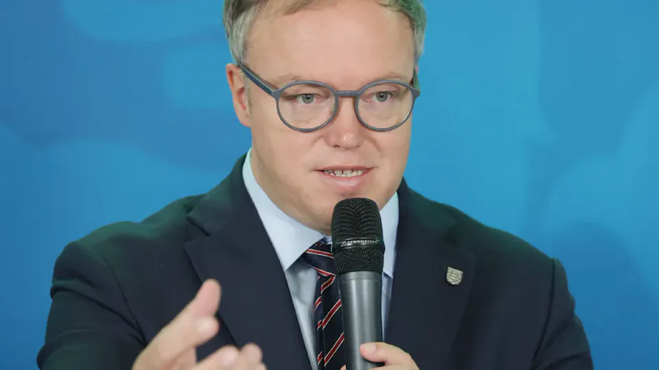Thüringen'de CDU Azınlık Hükümeti Linke ile İmzasız Anlaşmaya Vardı görseli