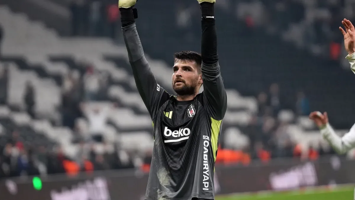 Beşiktaş'ın Kalecisi Ersin Destanoğlu Yeni Takımıyla Sözleşme İmzaladı Beşiktaş'ın Kalecisi Ersin Destanoğlu Yeni Takımıyla Sözleşme İmzaladı